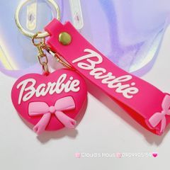 Móc Khóa Barbie Trái Tim bên lề
