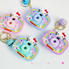 Móc Khóa Máy Ảnh Vuông Hello Kitty Rainbow Có đèn