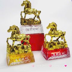Tượng Ngựa Phong Thủy Mạ Vàng Trên Thỏi Vàng