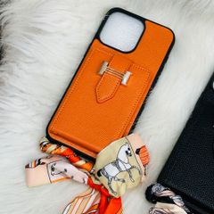 Case Ốp điện thoại iPhone Da Trơn Logo H Ví Mini Gài Kèm Dây Lụa Sang Chảnh iPhone 12/13/14/15/Pro/Promax