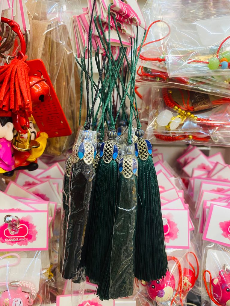 Dây đeo điện thoại các loại charm Tua rua