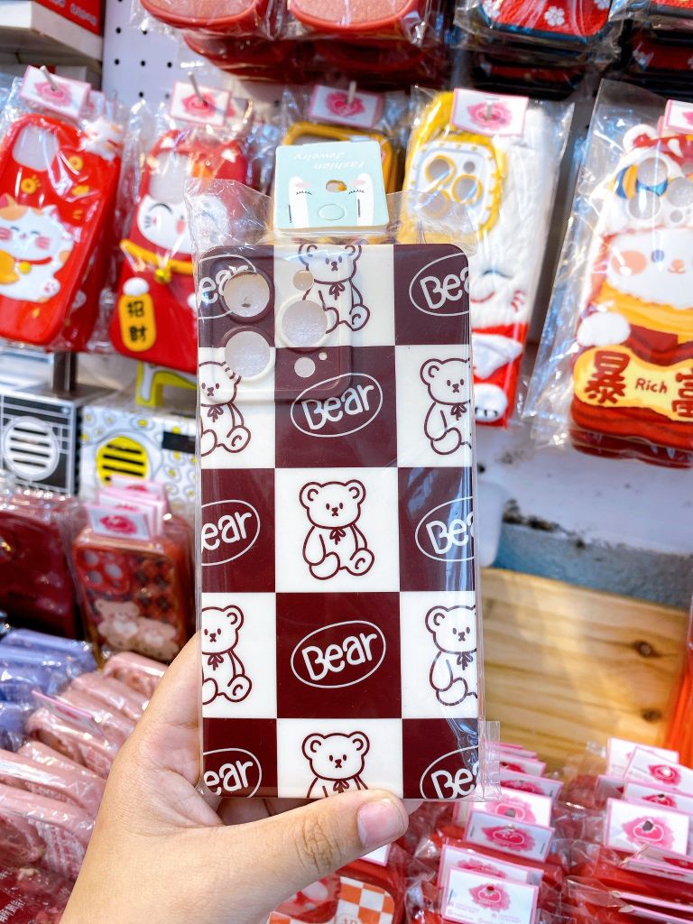 CASE iPhone VUÔNG NHÁM BÓNG BẢO VỆ CAMERA BEAR-LUCKY BEAR ( FORM VUÔNG)