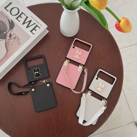 Case Ốp điện thoại Samsung Z Flip Chất Da đính Charm sang chảnh Samsung Z Flip 3/4 ( có dây cầm tay)