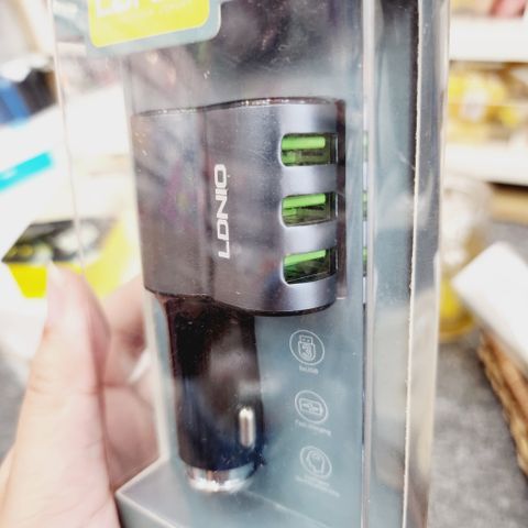 ÔTÔ-CÓC/ TẨU SẠC XE HƠI chính hãng LDNIO CM11 (3 cổng + tặng cáp TypeC)