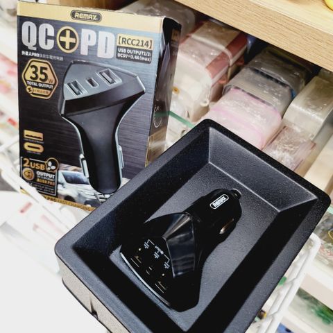 ÔTÔ-CÓC/ TẨU SẠC XE HƠI 35W chính hãng REMAX RCC214 (2 USB-A + USB-C PD18W)