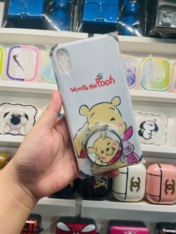 CASE IPHONE GẤU POOH Say Hi Nhám Viền Dẻo ( kèm Popsocket)