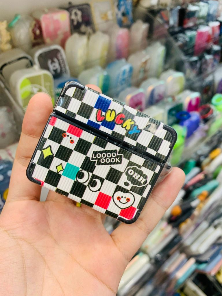 COVER AIRPOD Gấu Form Vuông sọc nhám da