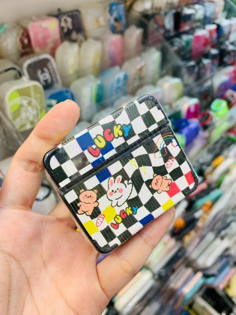 COVER AIRPOD Gấu Form Vuông sọc nhám da