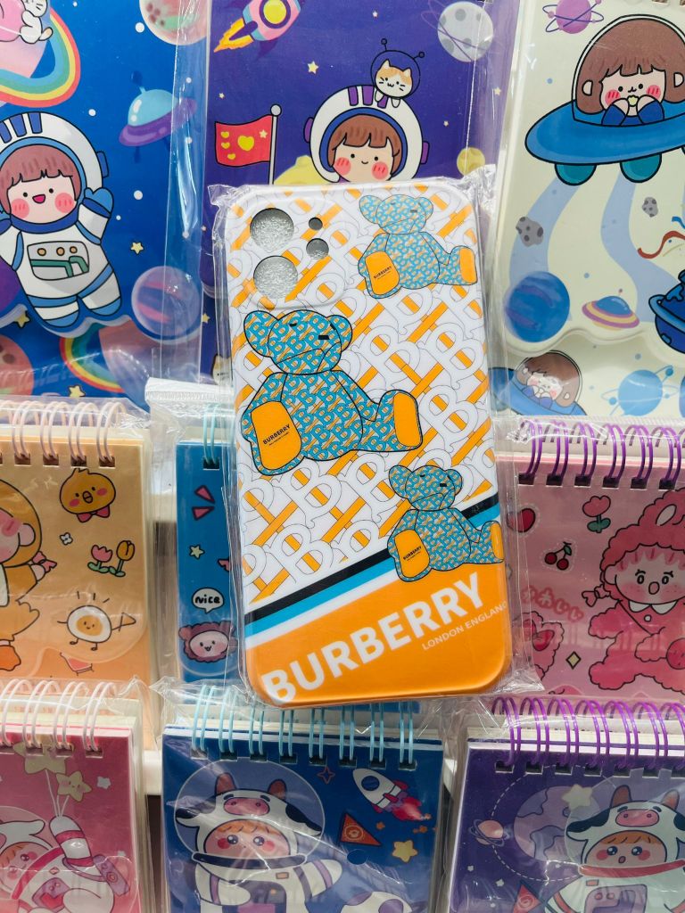 CASE IPHONE Gấu BURBERRY Chất Nhám Bóng