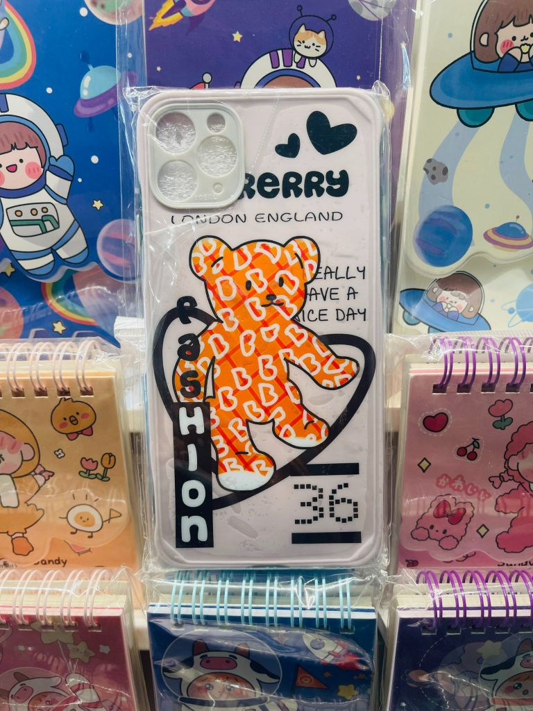 CASE IPHONE Gấu BURBERRY Bóng