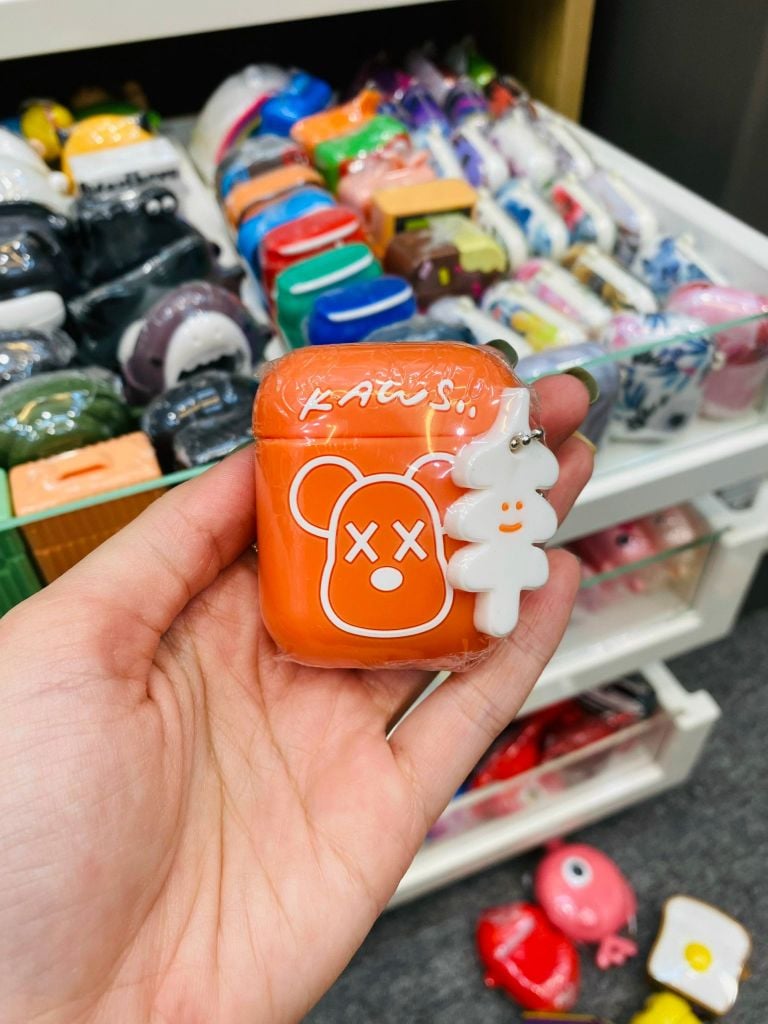 COVER AIRPOD SU DẺO GỌN KUTE MẪU NAM