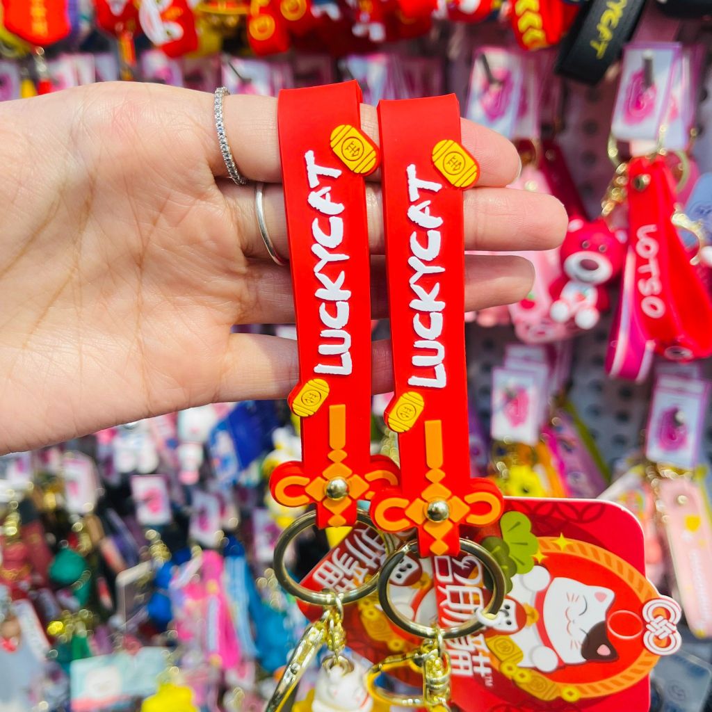 MÓC KHÓA MÈO ĐỎ THẦN TÀI - TÀI LỘC Bling Bling - TẾT