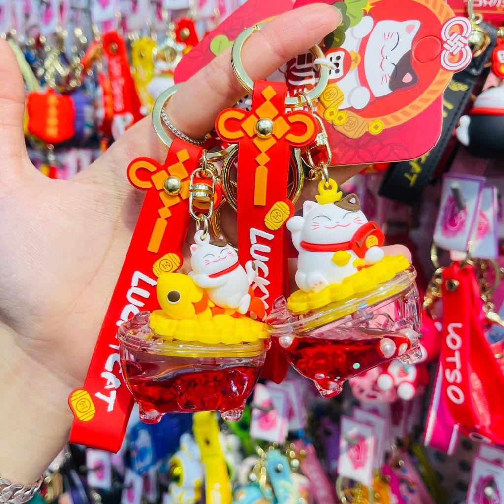 MÓC KHÓA MÈO ĐỎ THẦN TÀI - TÀI LỘC Bling Bling - TẾT