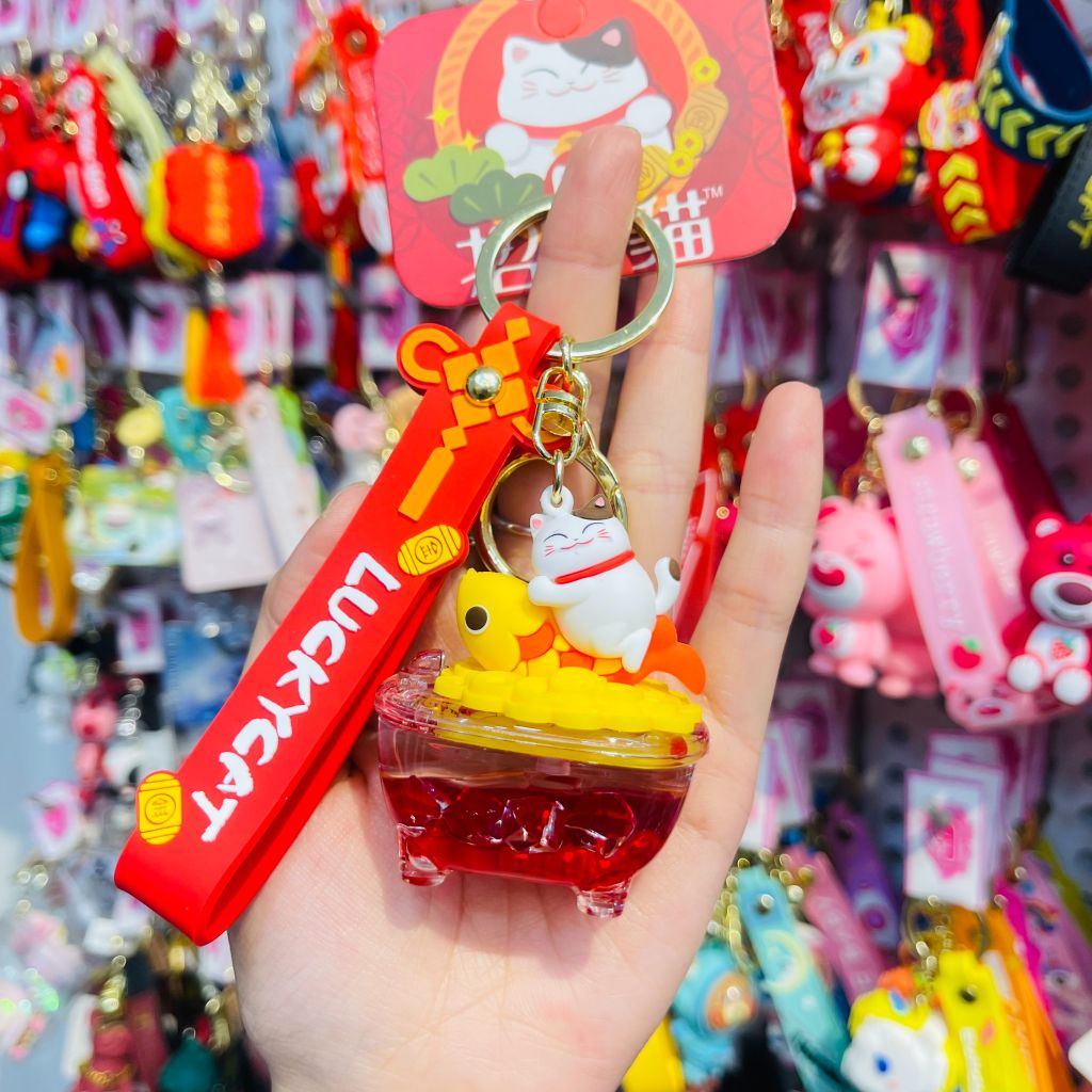 MÓC KHÓA MÈO ĐỎ THẦN TÀI - TÀI LỘC Bling Bling - TẾT