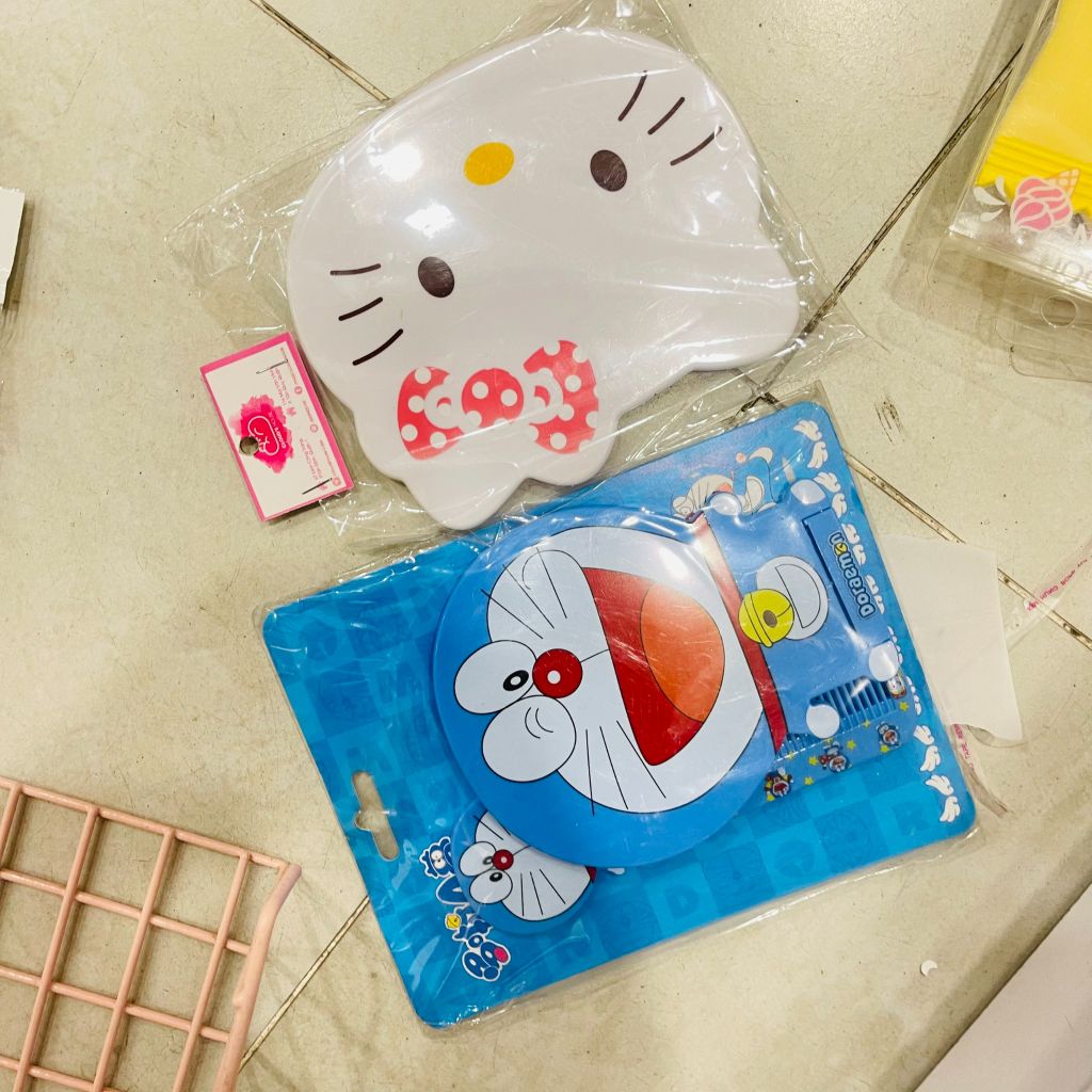 BỘ GƯƠNG LƯỢC Trang Điểm Bỏ Túi CHO BÉ Doraemon/KITTY