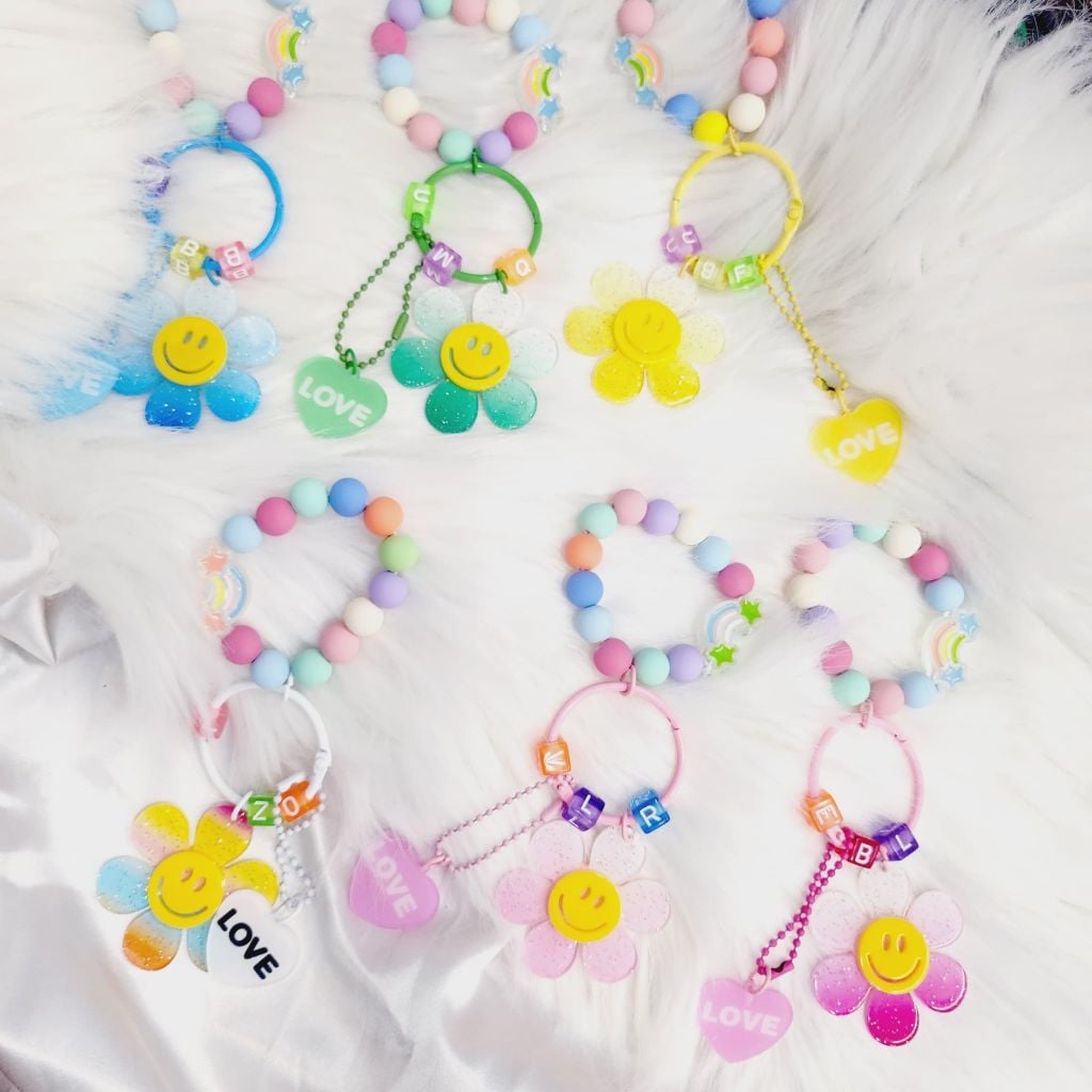 Vòng charm đeo tay hoạt hình kute Bông hoa Mặt Cười