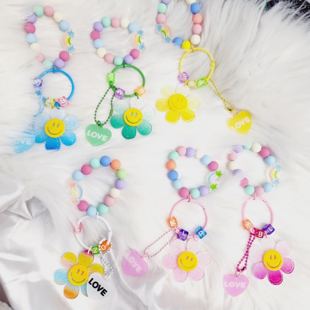 Vòng charm đeo tay hoạt hình kute Bông hoa Mặt Cười
