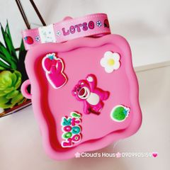 TÚI ĐEO CHÉO Silicone Gấu Dâu Lotso Form Vuông Chính hãng