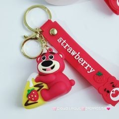 Móc khóa Gấu dâu Lotso đồ ăn & cầm gậy Strawberry