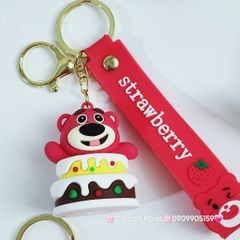 Móc khóa Gấu dâu Lotso đồ ăn & cầm gậy Strawberry