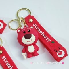 Móc khóa Gấu dâu Lotso đồ ăn & cầm gậy Strawberry