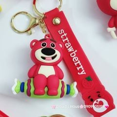 Móc khóa Gấu dâu Lotso đồ ăn & cầm gậy Strawberry