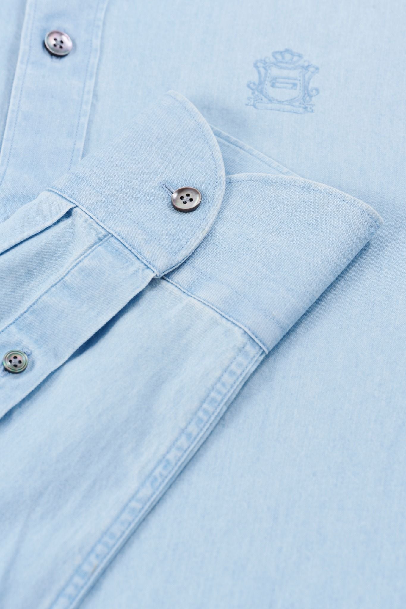 Xanh da trời nhạt