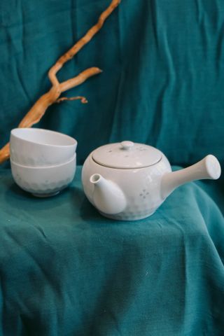 Set ấm trà kèm 2 ly 
