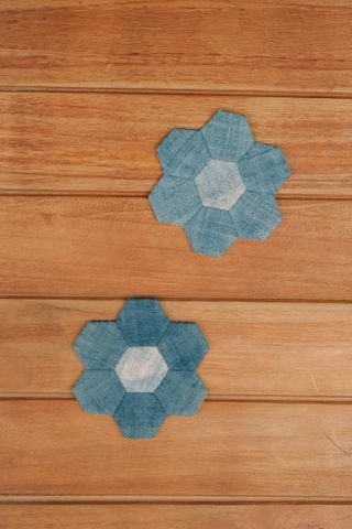  Dark blue flower-shape Coaster 