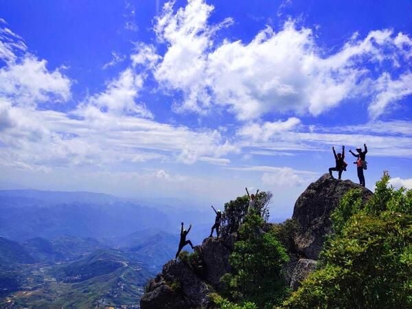 CHINH PHỤC ĐỈNH SƠN BẠC MÂY (LAI CHÂU) - TỌA LẠC TRÊN ĐỈNH SUỐI CÓ 1500M
