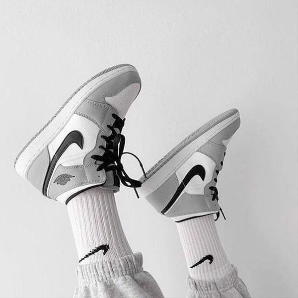 Giày Nike Air Jordan 1 Mid 'Smoke Grey' 554724-092