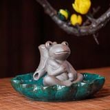  Thác khói ếch trên lá sen 