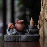  Thác khói trầm hương chú tiểu bằng gốm sứ CTM3 