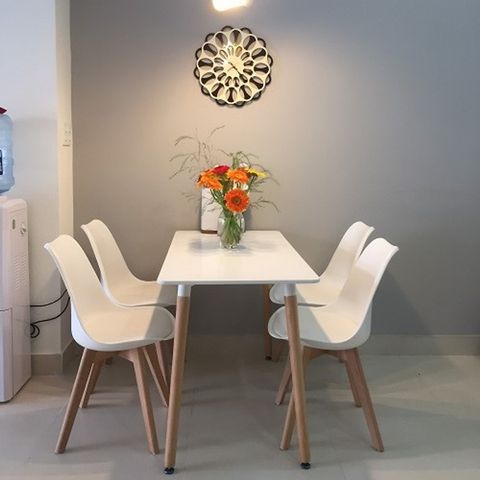  Bàn ăn chân gỗ - Mặt bàn gỗ sơn bóng 2k siêu bền 