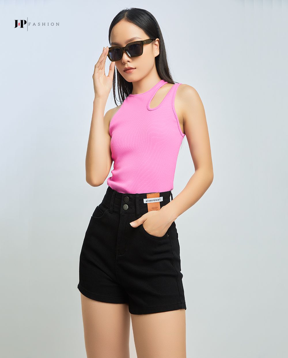 Áo thun ba lỗ cắt xẻ táo bạo 10107364