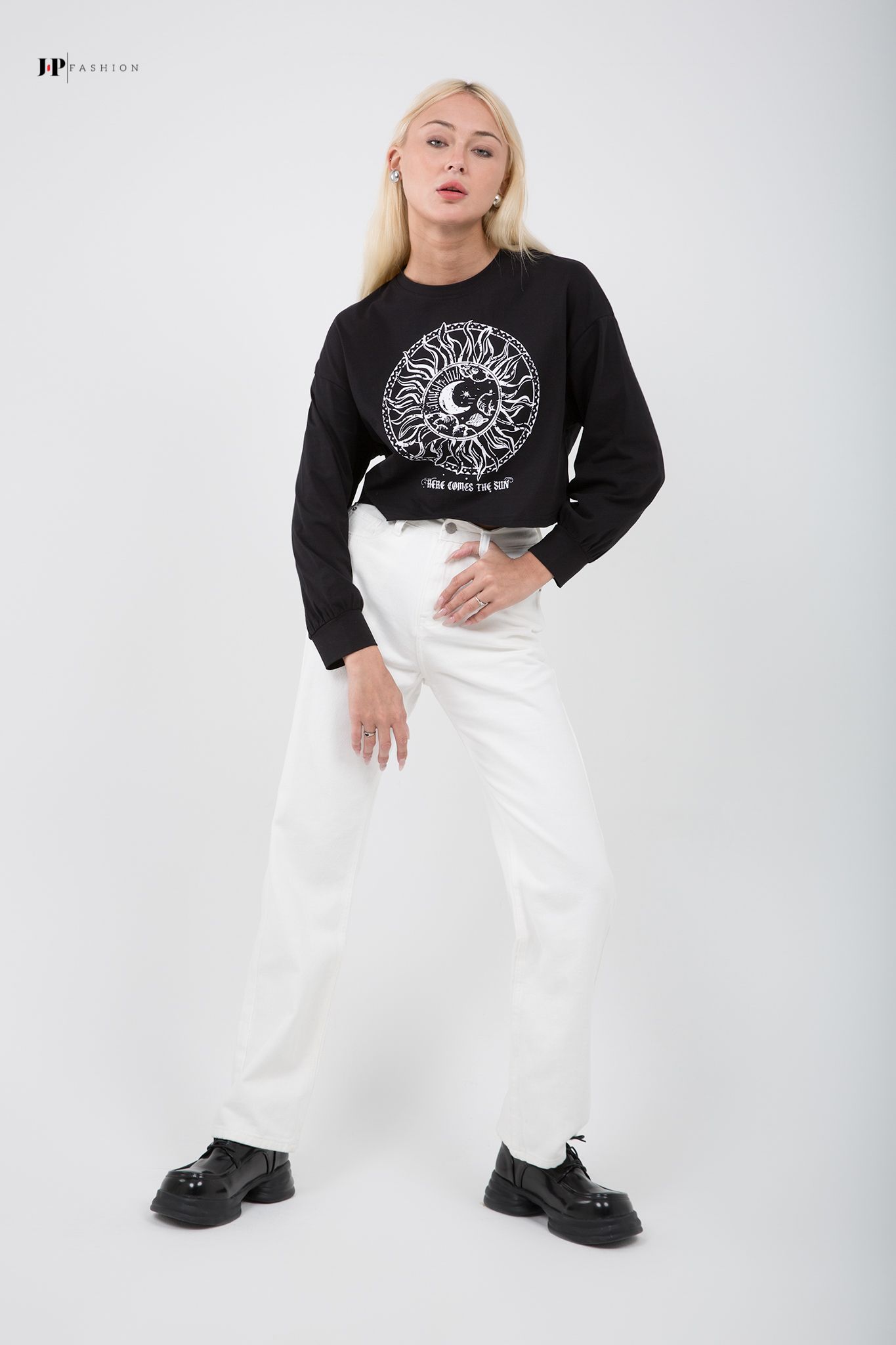 Áo thun hình croptop