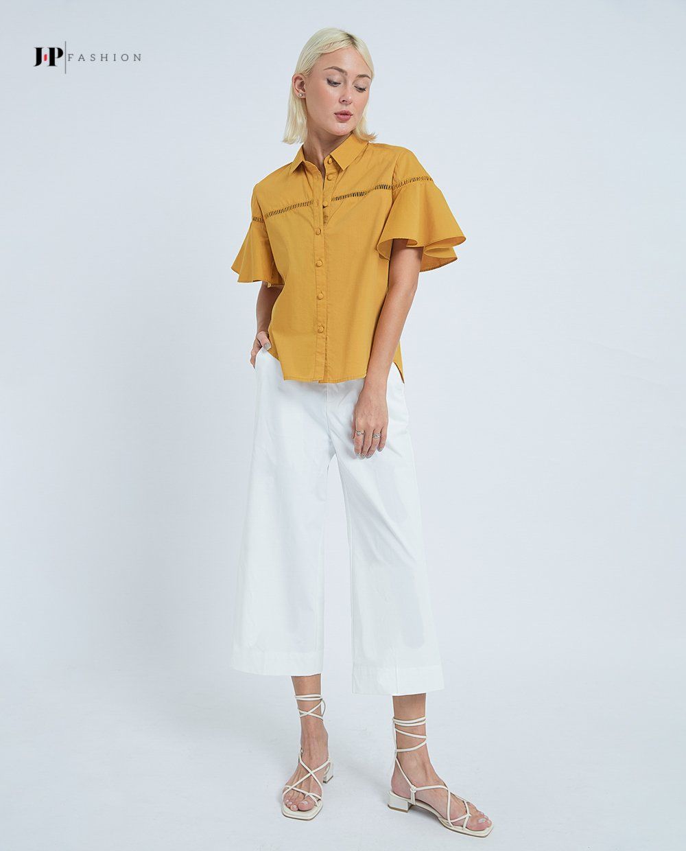 Áo sơ mi kiểu ngắn tay