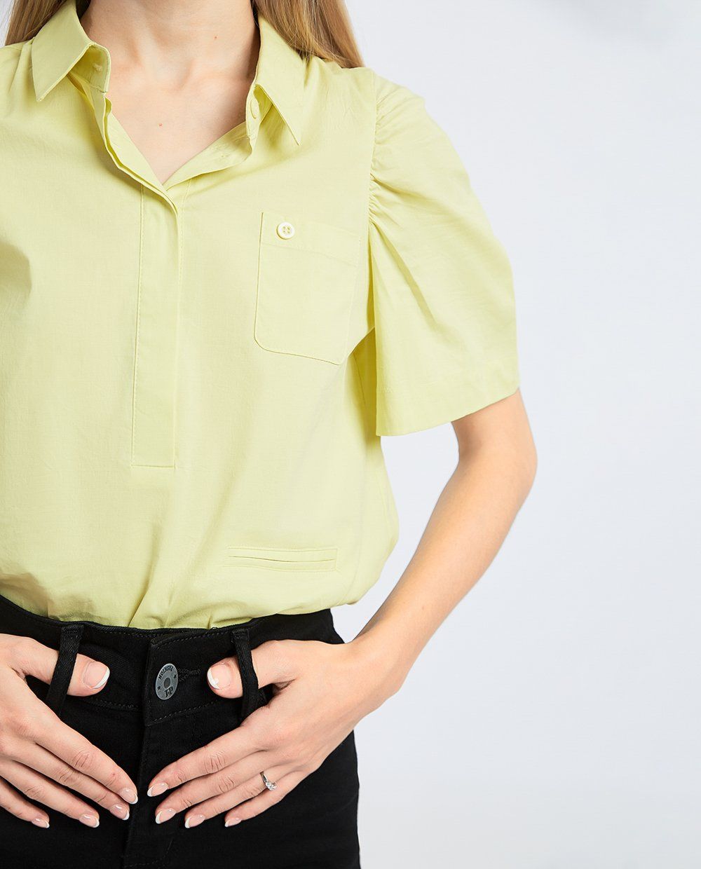 Áo sơ mi kiểu ngắn tay