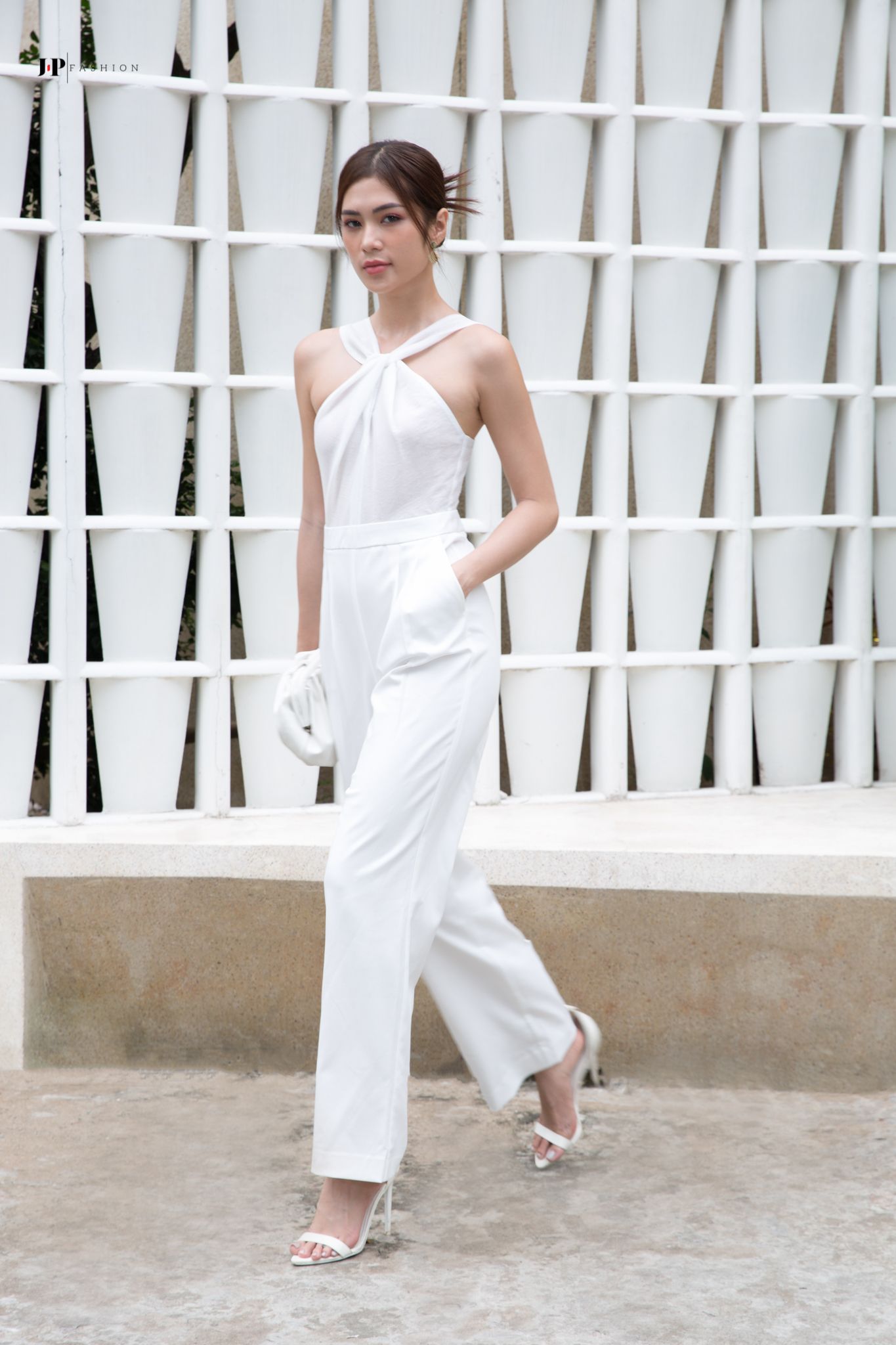  Jumpsuit cổ yếm 