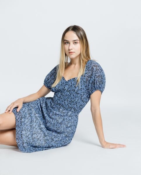 color_ Đen hoa xanh