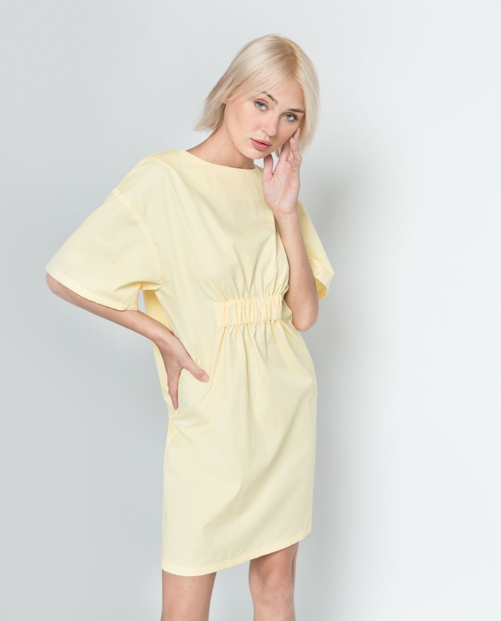Đầm kiểu ngắn tay