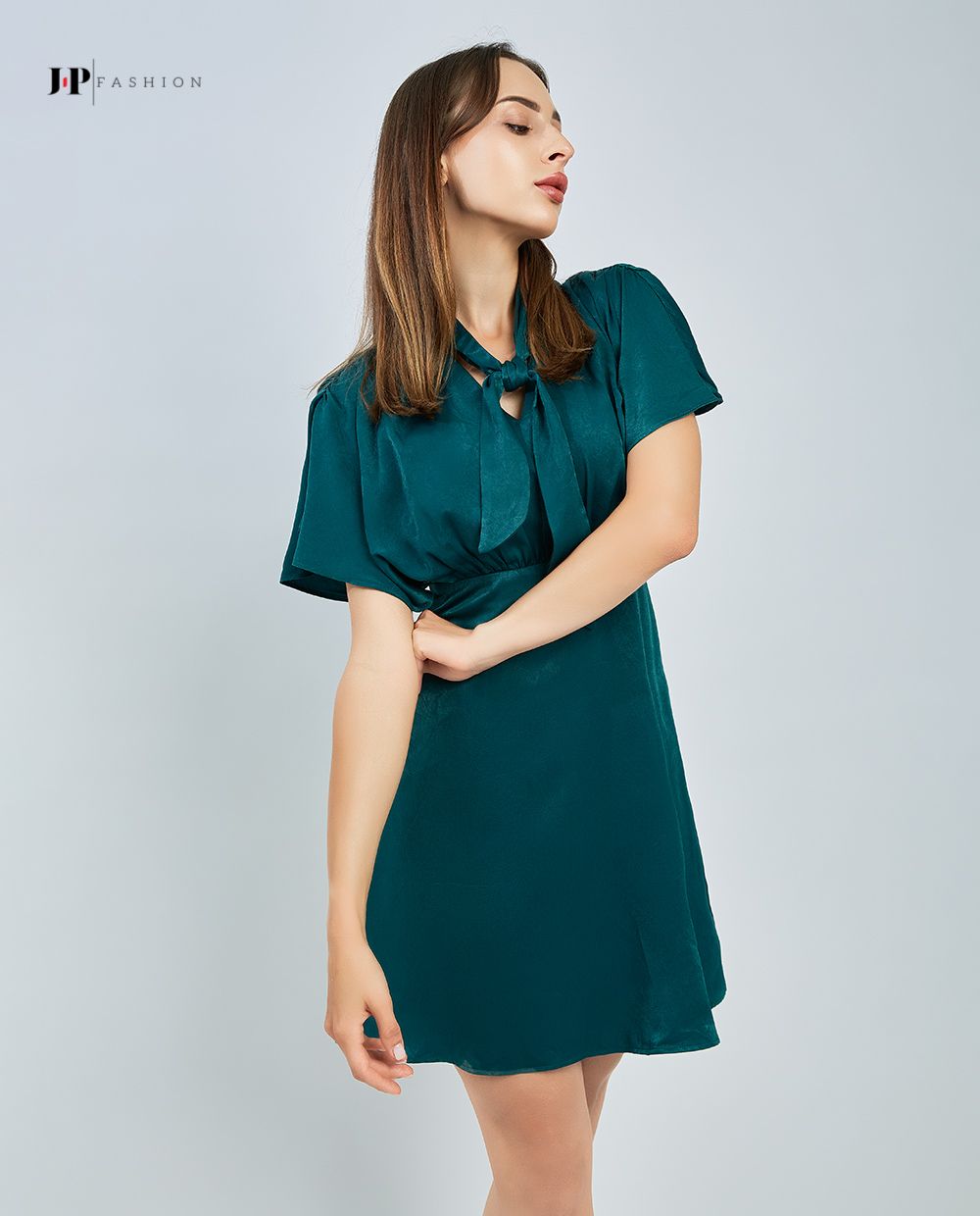 Đầm kiểu ngắn tay