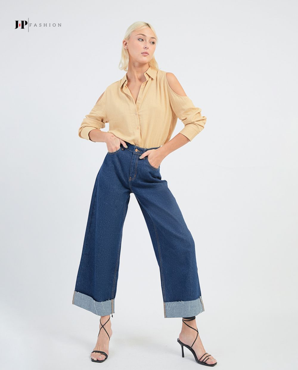 Quần jeans ống rộng