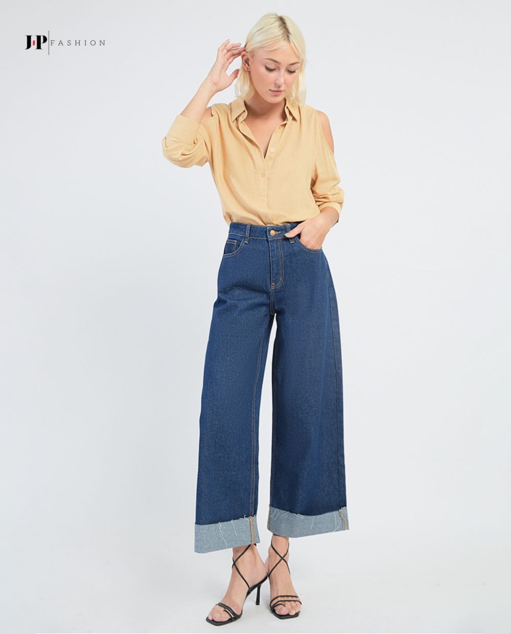 Quần jeans ống rộng