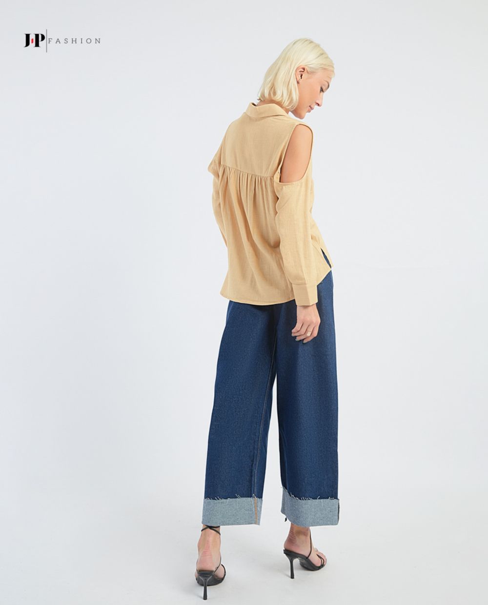 Quần jeans ống rộng