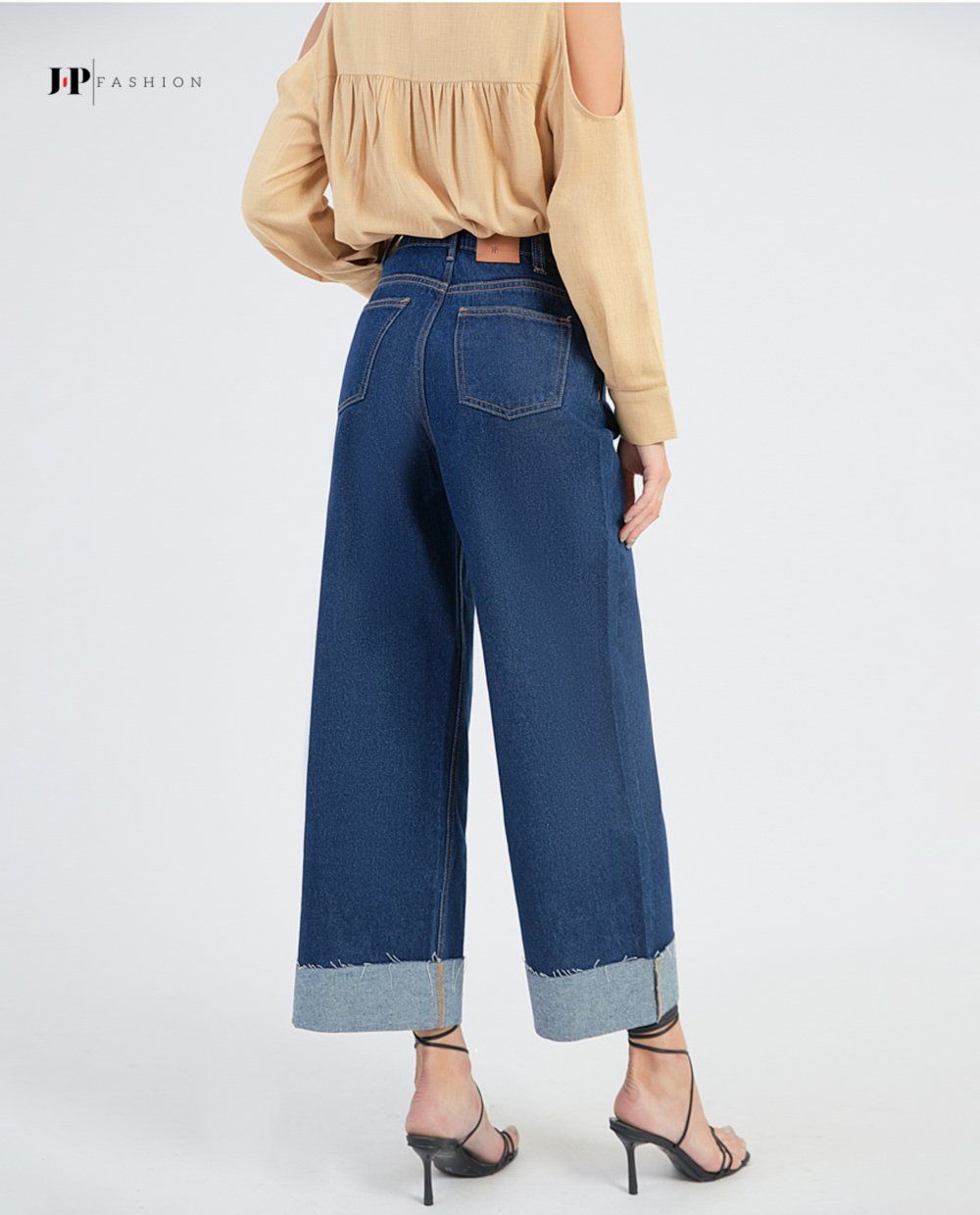 Quần jeans ống rộng