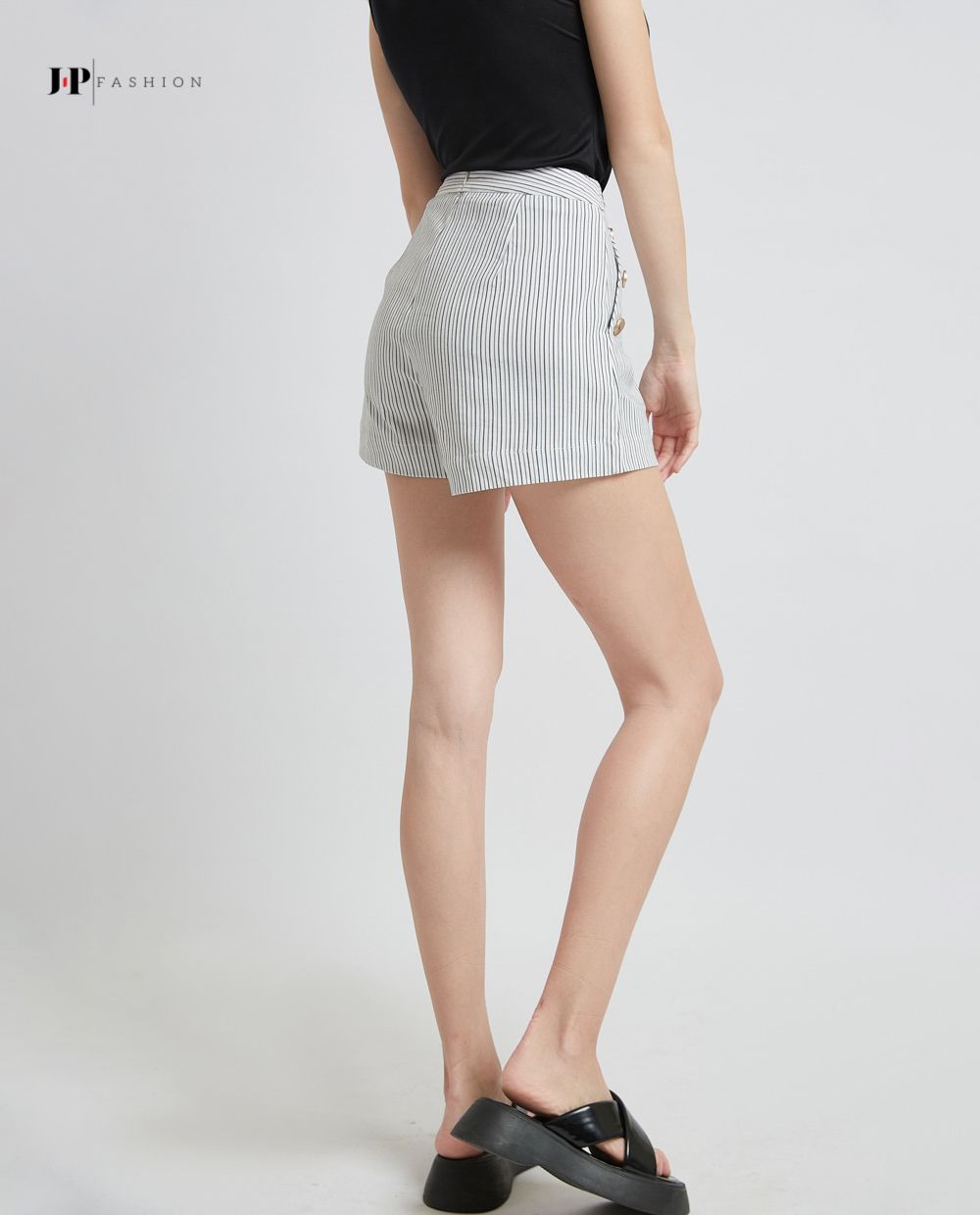 Quần short nữ