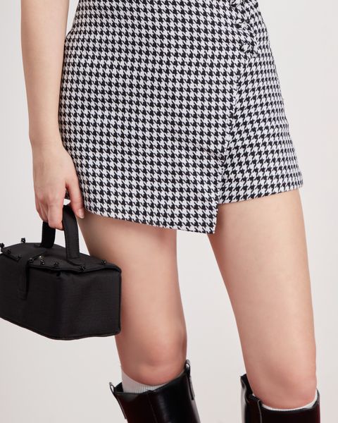 color_ Đen caro trắng