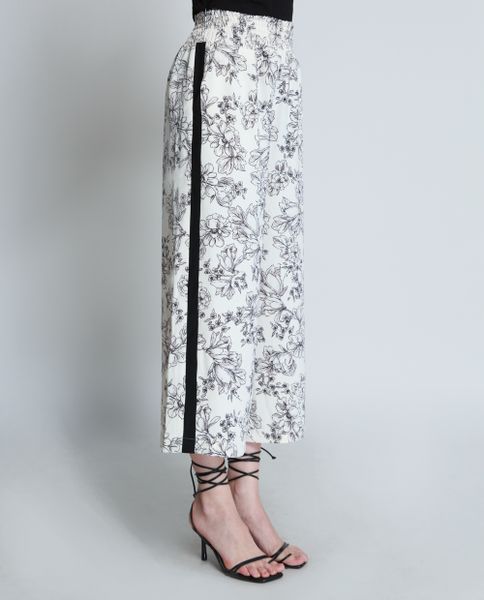 color_ Trắng hoa đen