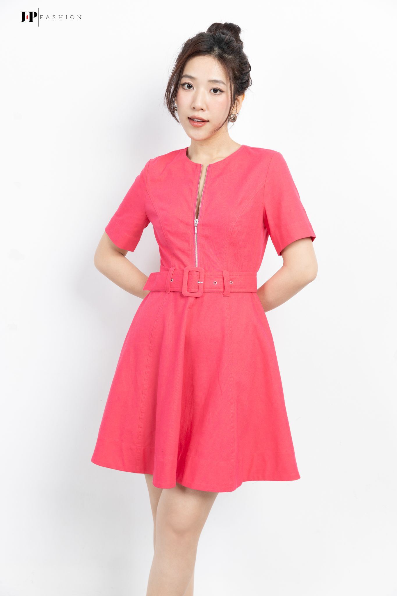 Đầm kiểu ngắn tay